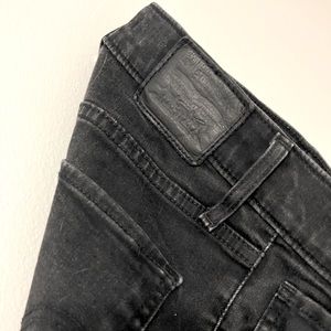 Levi’s- Mile High Super Skinny Jeans